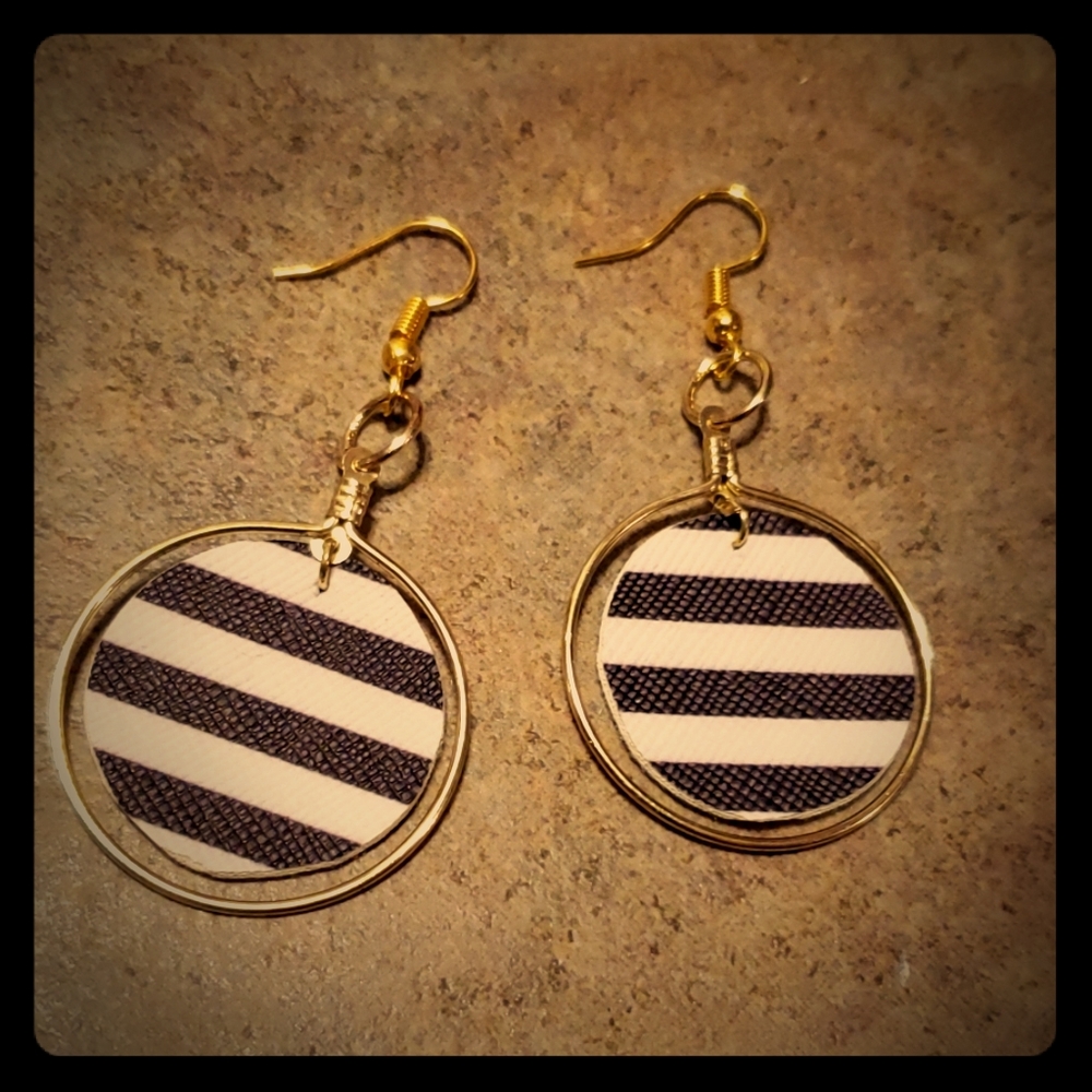 ‼‼STRIPED FAUX LEATHER DANGLE EARRINGS❤‼‼‼